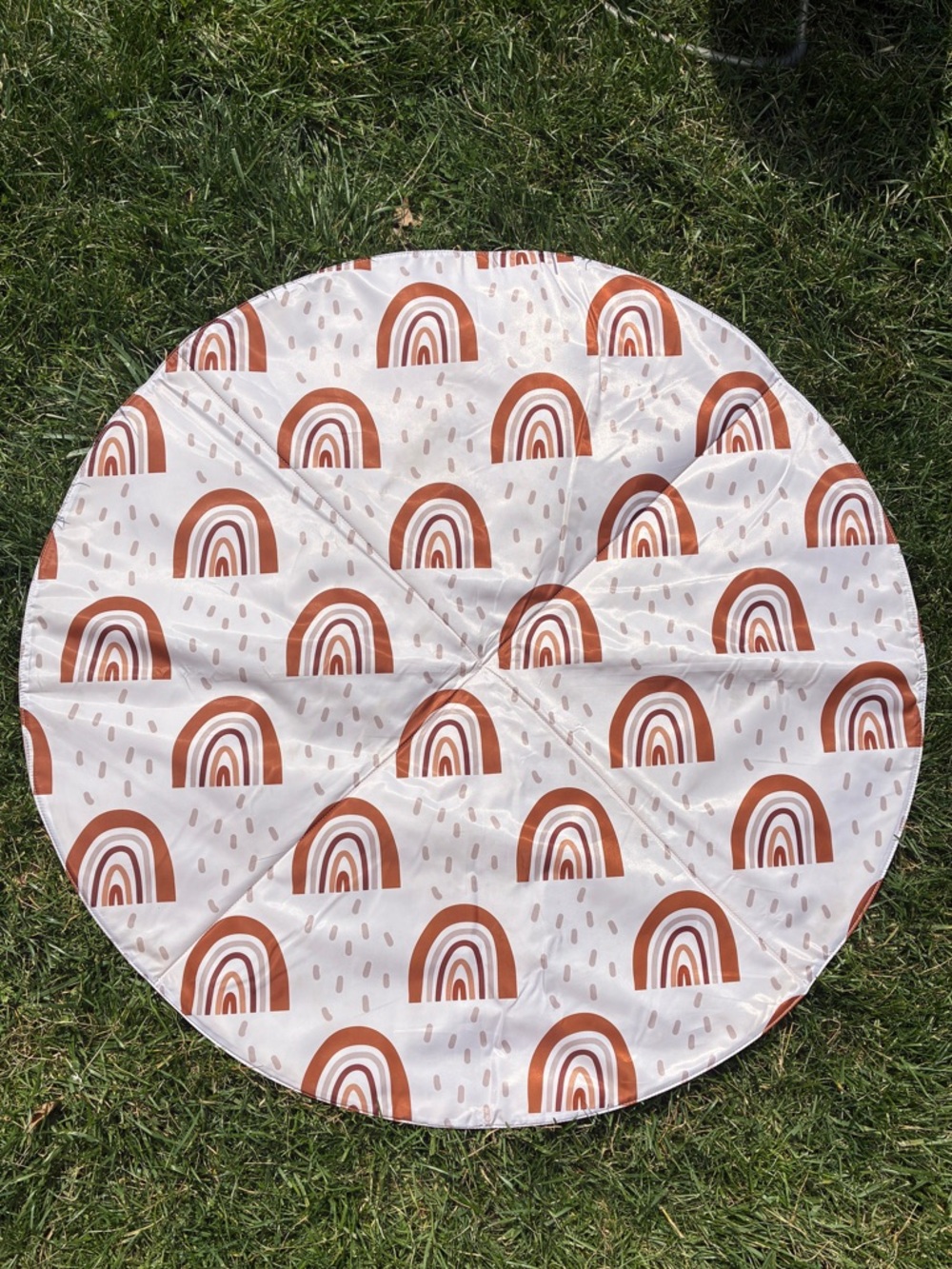 Round Cognac Reversible Playmat in Rainbow Confetti